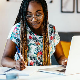 student at a laptop applying for financial aid